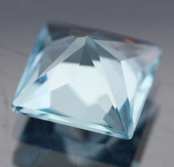 Incredible 5.27ct princess cut sky blue Topaz