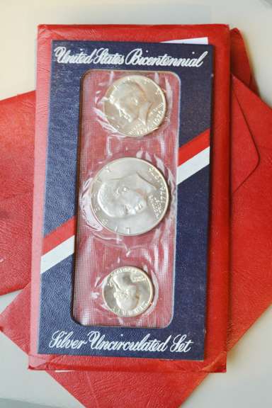 3 1976 Bicentennial Red Pack Sets