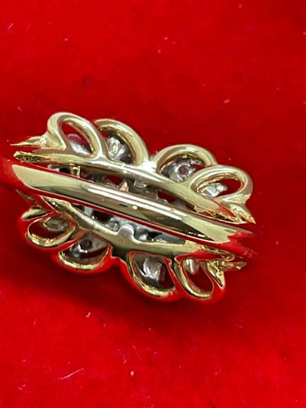 LADIES 14K GOLD EMERALD AND DIAMOND RING