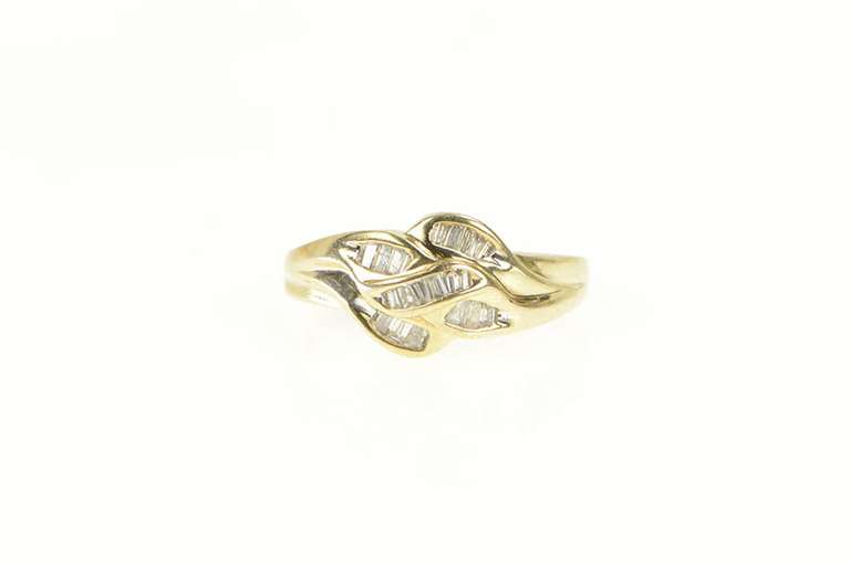 10K Yellow Gold 0.20 Ctw Baguette Diamond Wavy Band Ring