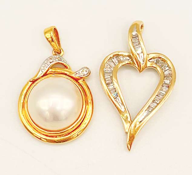 2x 14kt Yellow Gold & Diamond Pendants!