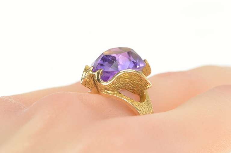 14K Yellow Gold Oval Amethyst 1950's Scalloped Cocktail Ring