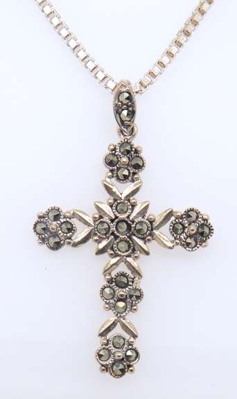 Vintage 925 Sterling Silver Cross Pendant on Box Chain Necklace