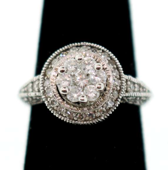 LADIES 14 KT WHITE GOLD DIAMOND HALO RING