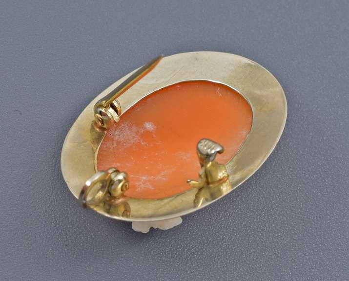 Well Carved Cameo in White Gold