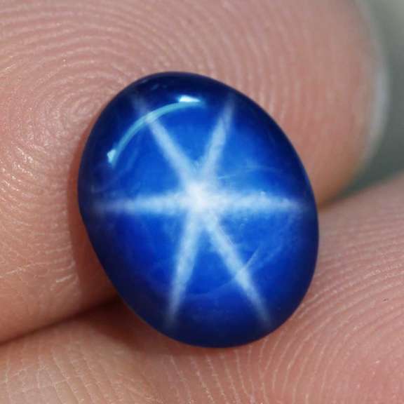Excellent 7.57ct royal blue Star Sapphire