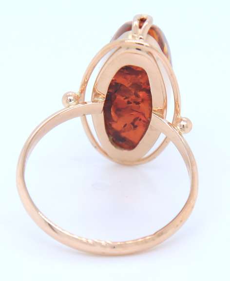 Pleasing Yellow Gold oval Amber Ring