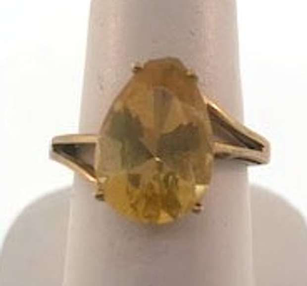 Classy 10kt Pear Cut Gemstone Ring