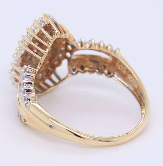 Gorgeous Yellow Gold Round and Baguette Diamond Pear Shaped Cluster Ring