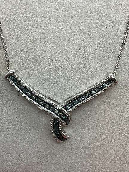 LADIES 10K WHITE GOLD AND  DIAMOND NECKLACE