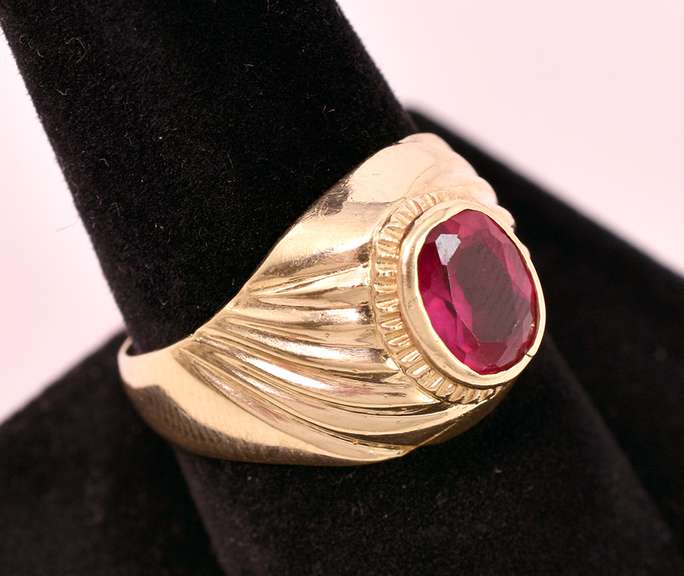 Brilliant Ruby Ring in 14k Yellow Gold