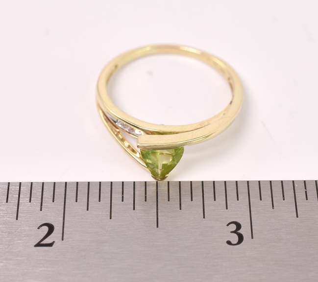 Delightful Peridot and Diamond Ring in Yellow Gold