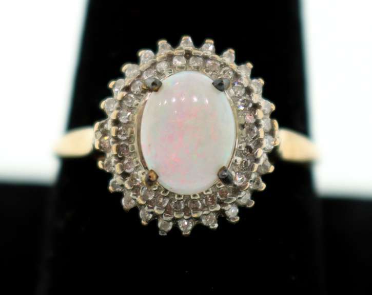 LADIES GOLD DIAMOND AND OPAL RING