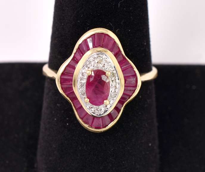 Wonderful Ruby and Diamond Ring in Yellow Gold