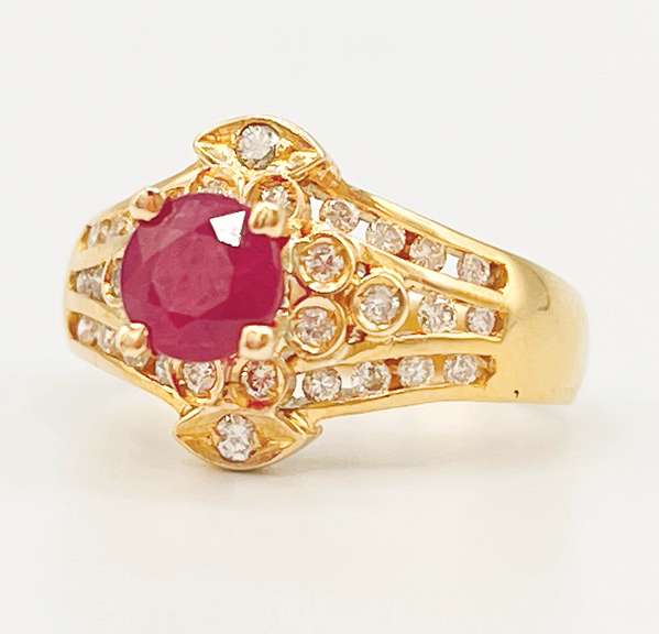 Gorgeous 18kt Solid Yellow Gold, Ruby, and Diamond Ring