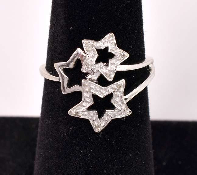 Spectacular Diamond Star Ring in White Gold