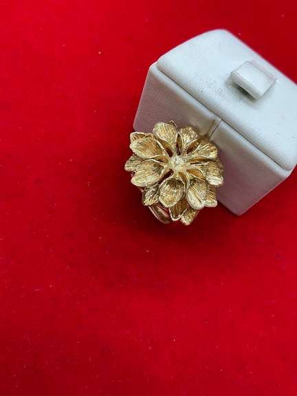 LADIES 14K YELLOW GOLD FLOWER RING