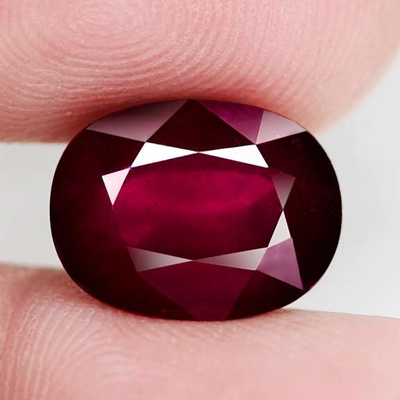 Striking 8.25ct violet red Rhodolite Garnet