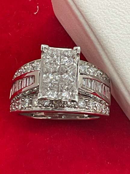 CERTIFIED 14K WHITE GOLD AND DIAMOND RING