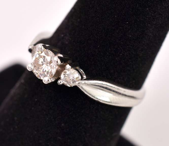 Ravishing Diamond Ring in Platinum