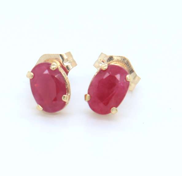 Nice Yellow Gold 1.20ctw Oval Ruby Stud Earrings