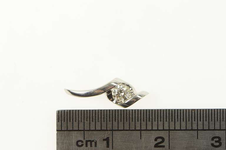 14K White Gold Diamond Solitaire Swirl Twist Simple Pendant