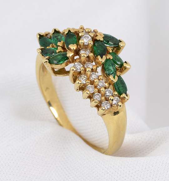 Gorgeous Emerald & Diamond Cluster Ring