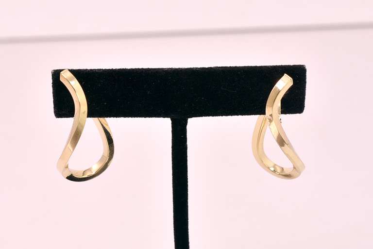 Amazing Twisting Hoop Earrings in 14K Yellow Gold