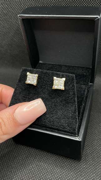 STUNNING PRINCESS CUT MULTI-DIAMOND 2.00 CARAT STUDS IN 14K YELLOW GOLD