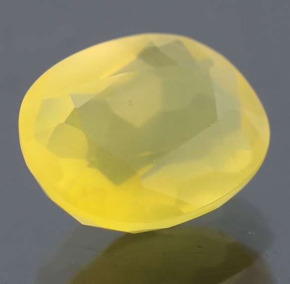 Simply gorgeous 3.10ct oval cut golden Fire Opal
