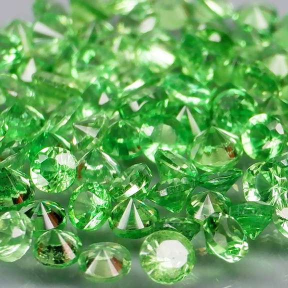 Chrome green! 2.64ct untreated Tsavorite set
