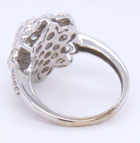 Brilliant White Gold Diamond Cluster Flower Ring