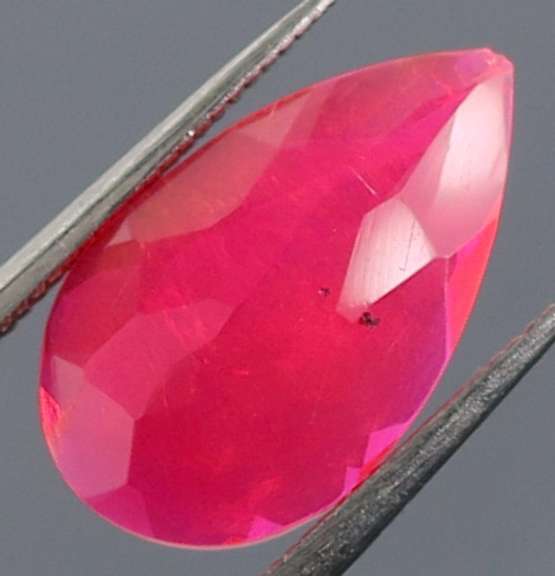 Gorgeous 1.35ct faceted flamingo pink Opal