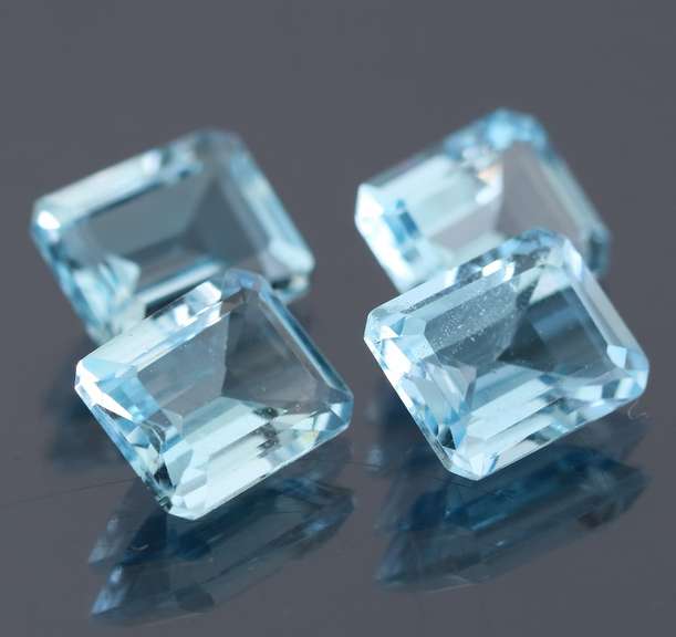 Large 15.32ct vivid sky blue Topaz set