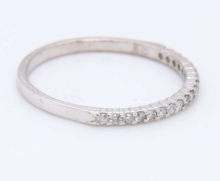 Lovely White Gold Diamond Prong Set Band