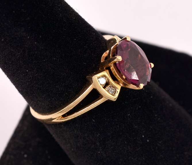 Ravishing Rhodolite Garnet and Diamont Ring in Yellow Gold