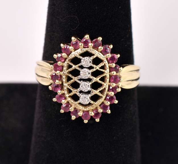 Brilliant Ruby and Diamond Ring in Yellow Gold