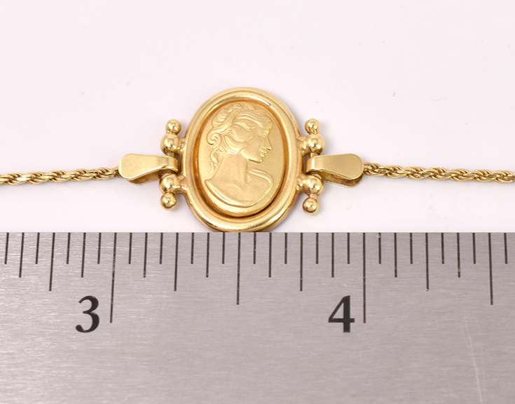 Delightful Cameo Bracelet in 14K Yellow Gold