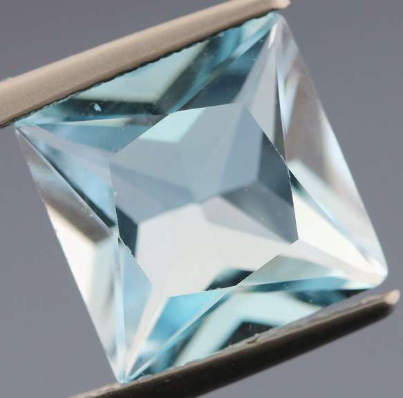 Bright! 4.76ct princess cut sky blue Topaz