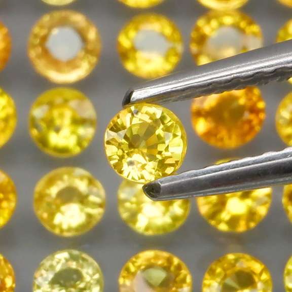 Glittering 3.15ct set of golden Songean Sapphires