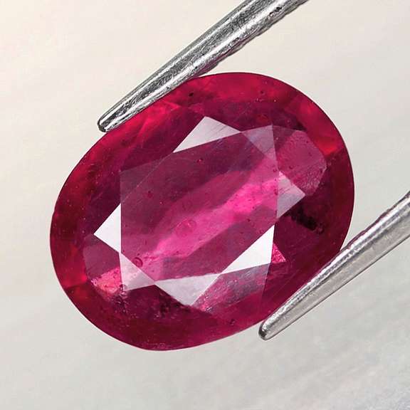 Vivid! 2.60ct top imperial red Ruby center stone