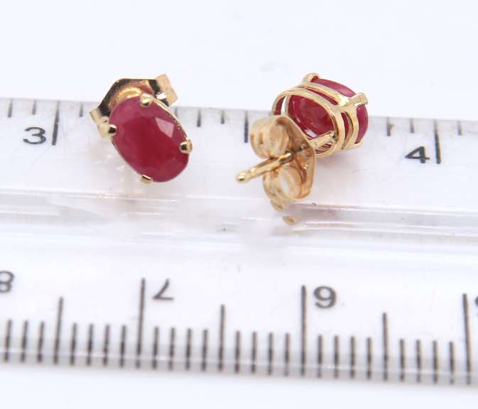 Nice Yellow Gold 1.20ctw Oval Ruby Stud Earrings