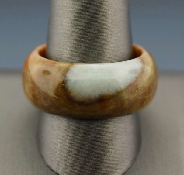 Very unique all natural 47.08ct Jadite Jade ring