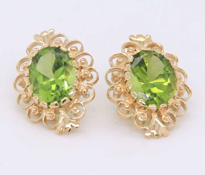 Amazing Yellow Gold oval Filgree Peridot Earrings
