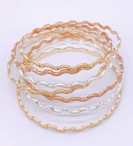 18kt Gold Plated Bangle Bracelet Semanario Set of 7 !!
