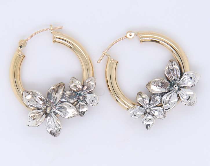 Handsome Yellow Gold Hoop with Silver Flowers