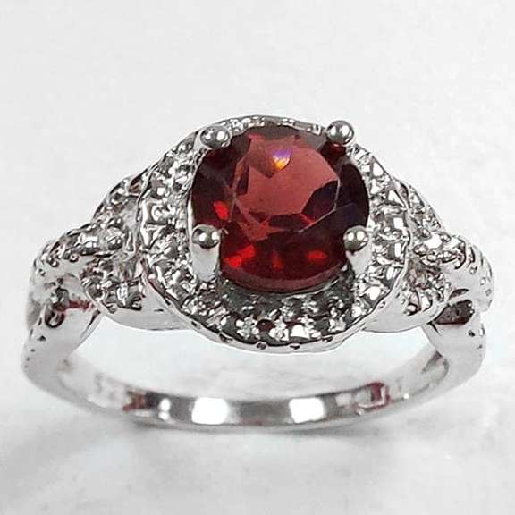 1.00 CT GARNET SILVER RING