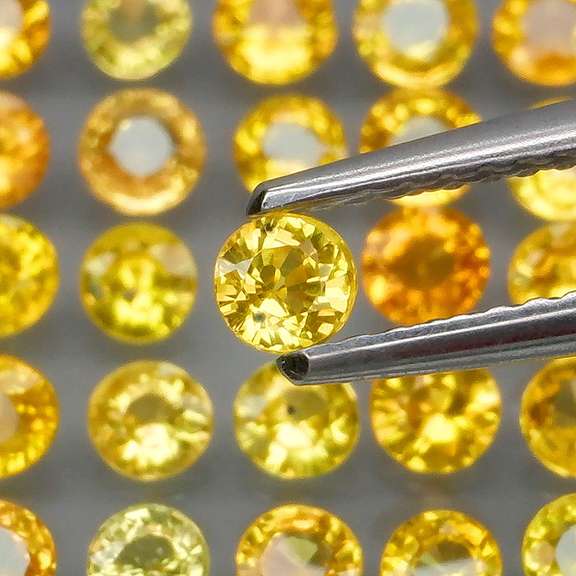 Glittering 3.15ct set of golden Songean Sapphires