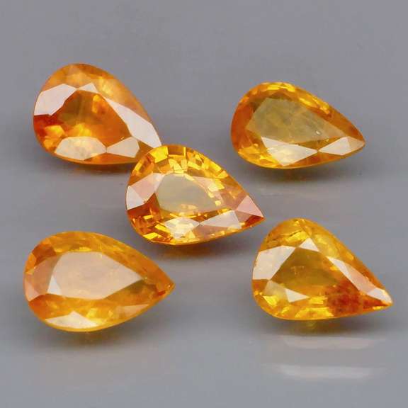 Full fire! 3.62ct top golden Sapphire set