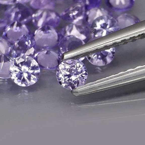 Heavy flashing 4.44ct diamond cut Tanzanite set